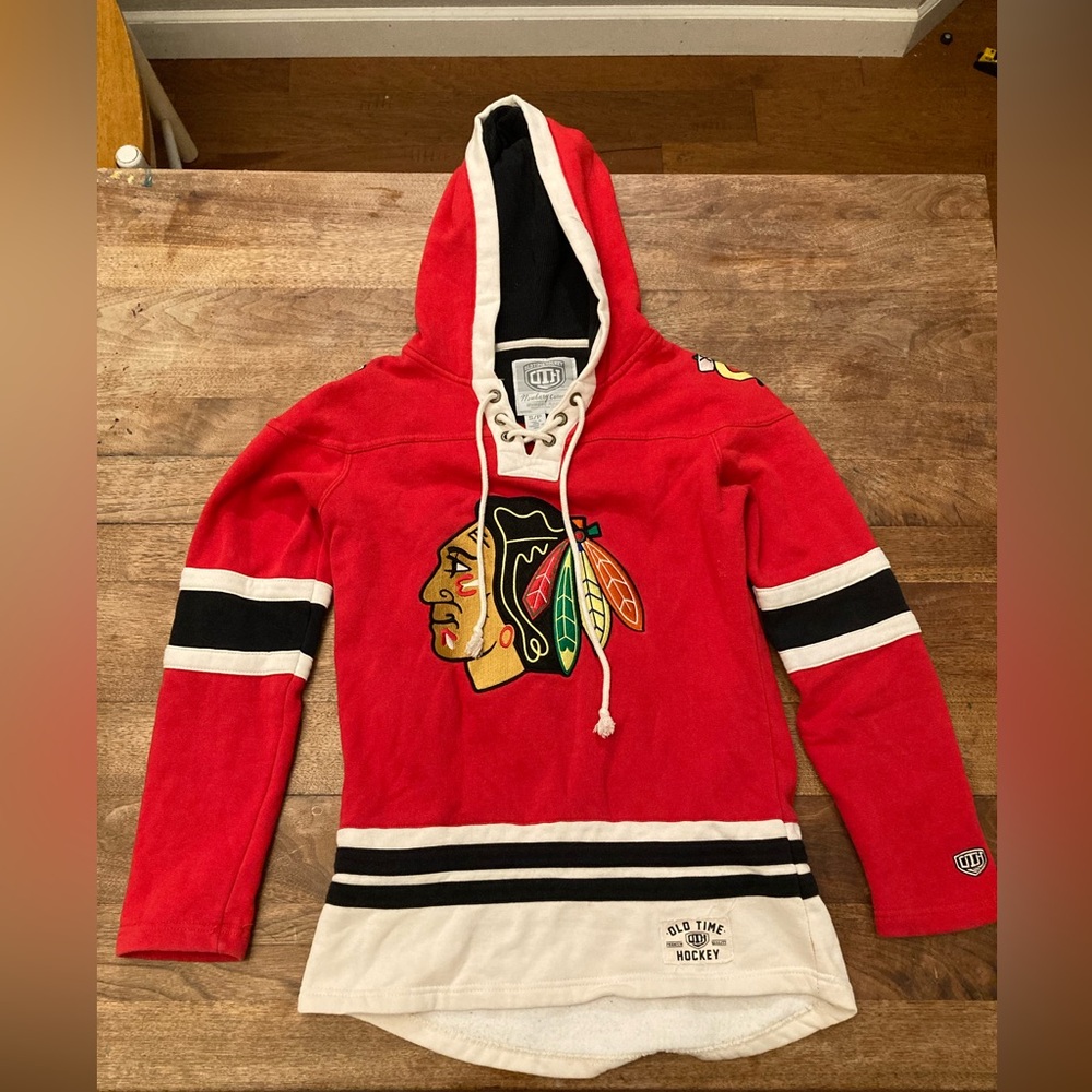 Old Time Hockey Chicago Blackhawks hooded sweater. Size small.